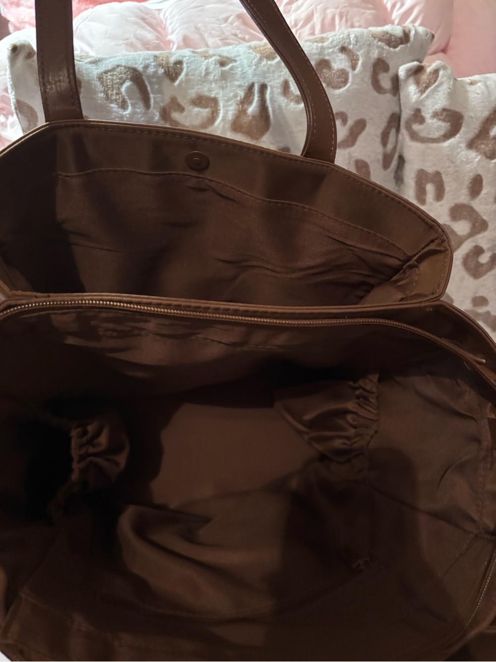 BEIS Commuter Tote in Maple with Adjustable Strap - Picture 4 of 6
